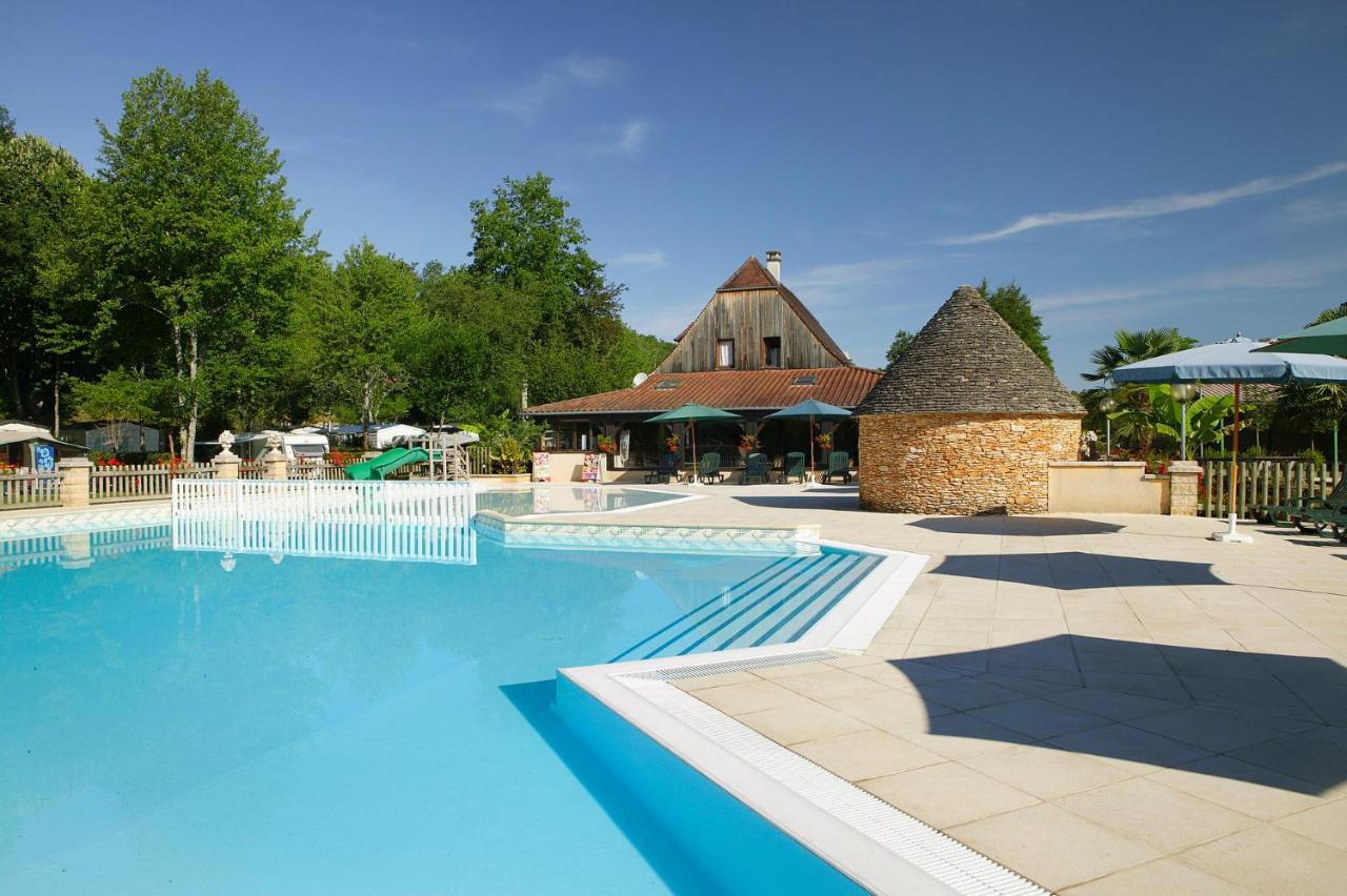 Camping Sunissim Le Moulin Du Roch 5 Stars By Locatour Hotel Sarlat Esterno foto
